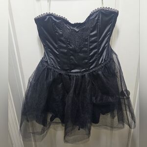 Elegant WIDOW Black Strapless Dress